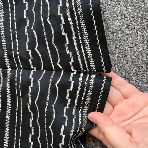 Ann Taylor Geometric Black and White Striped Women's Top size 12p - Picture 5 of 7